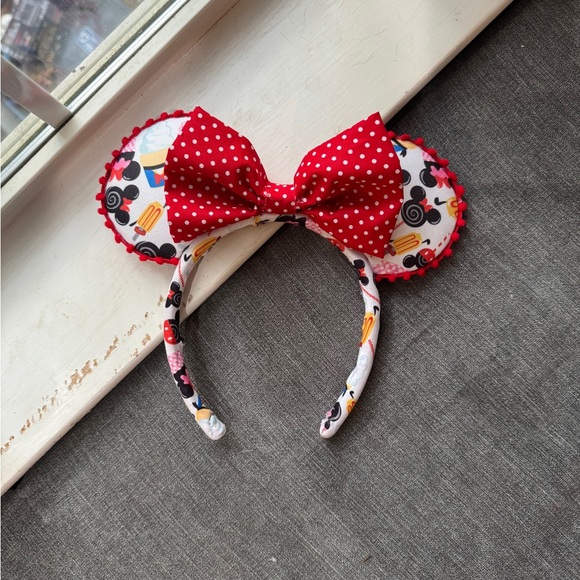 Park snacks Minnie ears! - Picture 2 of 2